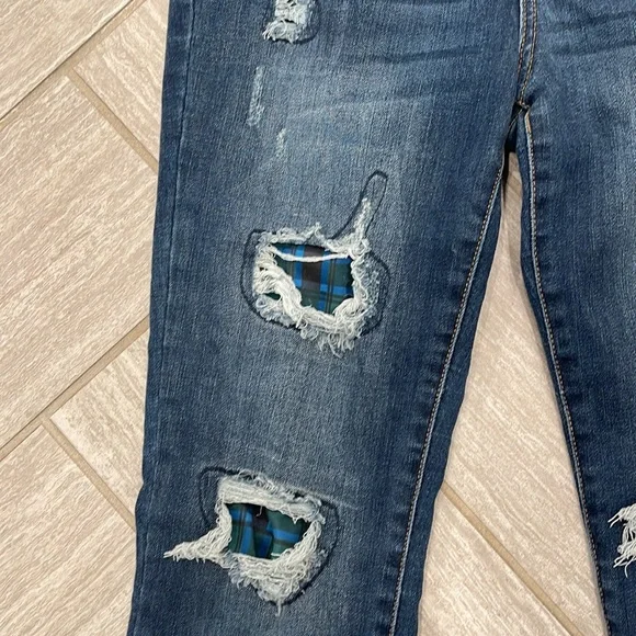 Judy Blue distressed jeans - Picture 4 of 6